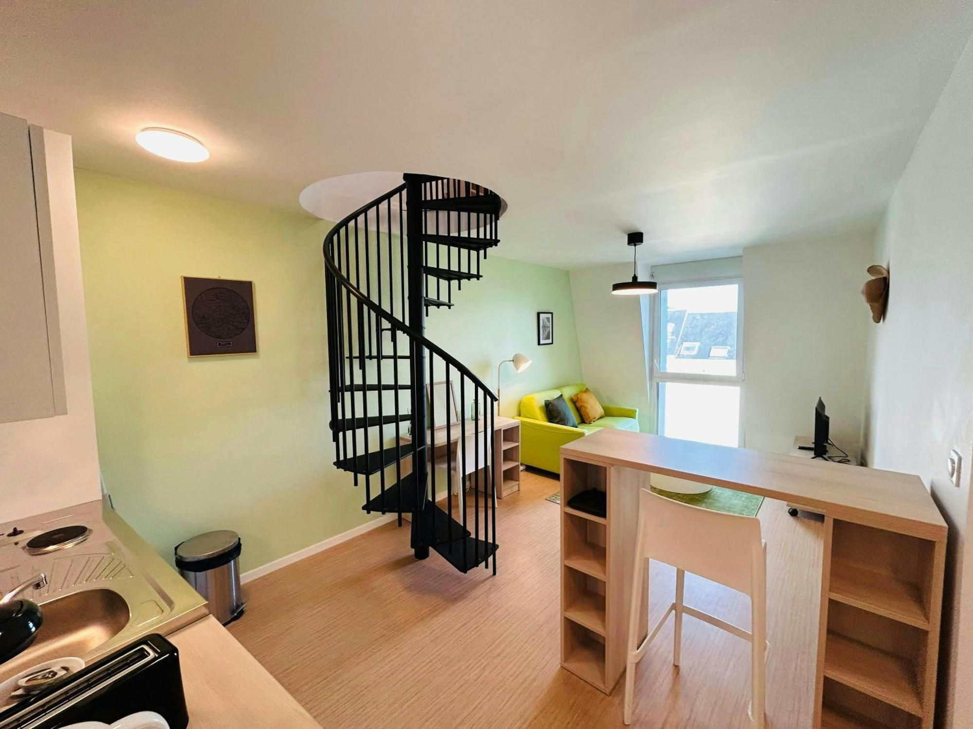 We Live In R - Duplex 504 Apartment